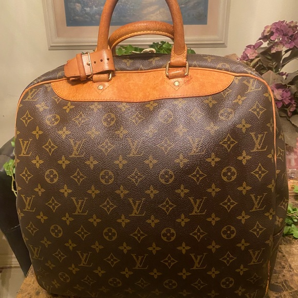 Gorgeous Louis Vuitton Unisex Monogram Evasion Travel Bag - #11 - Picture 2 of 13
